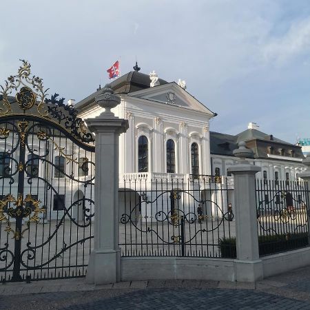Cozyhome In Old Town, Presidential Apartment Pressburg Exterior foto